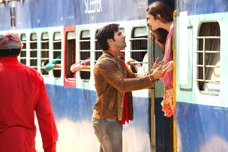 Humpty Sharma ki Dulhania, train, scene, Kuch Kuch Hota Hai