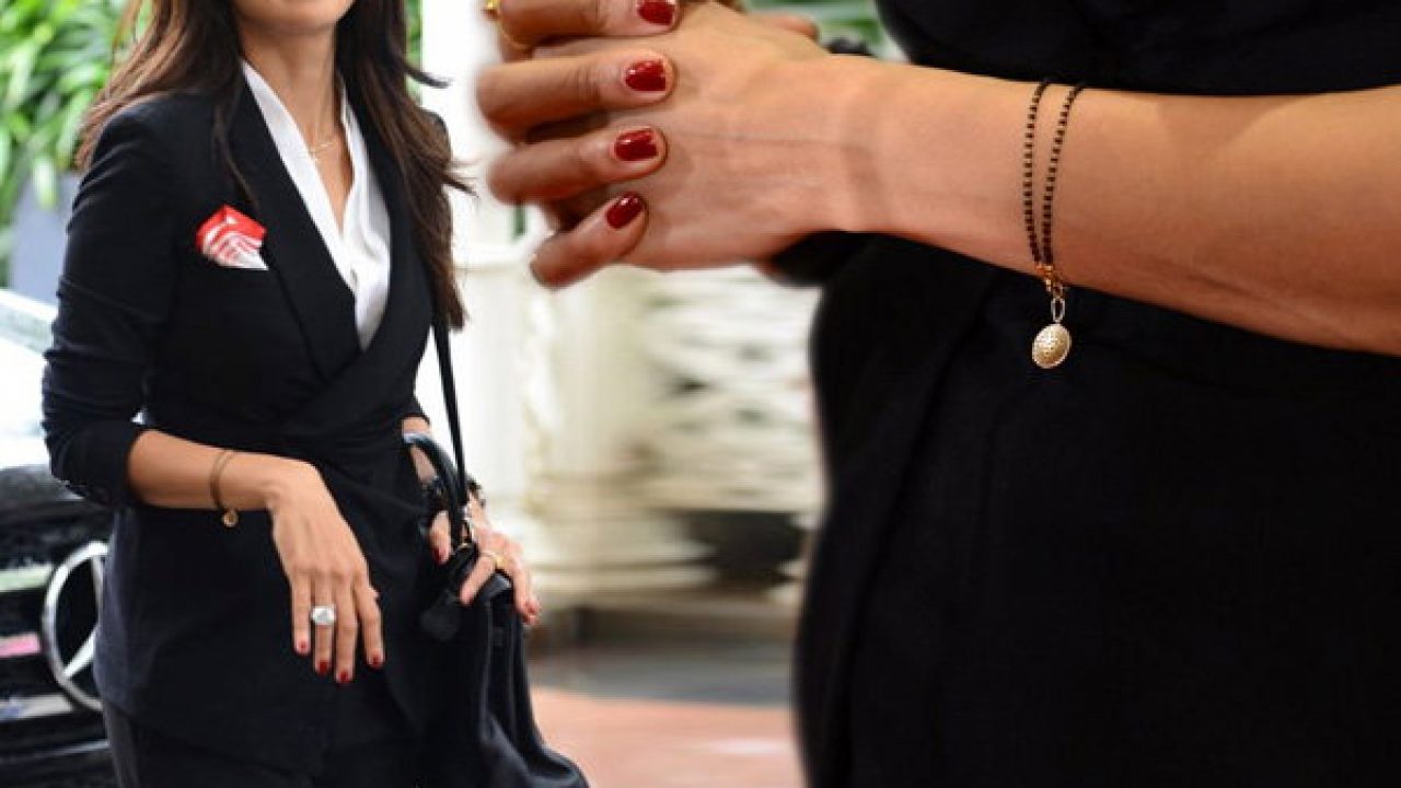Shilpa shetty hand mangalsutra discount