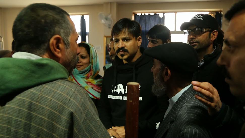 Vivek Oberoi, hospital, school, Srinagar