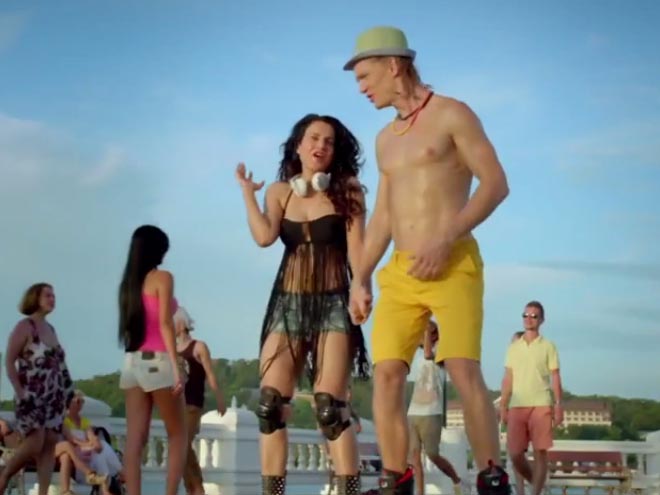 Official Teaser, Ameesha Patel, upcoming movie, Desi Magic, Video, Pictures