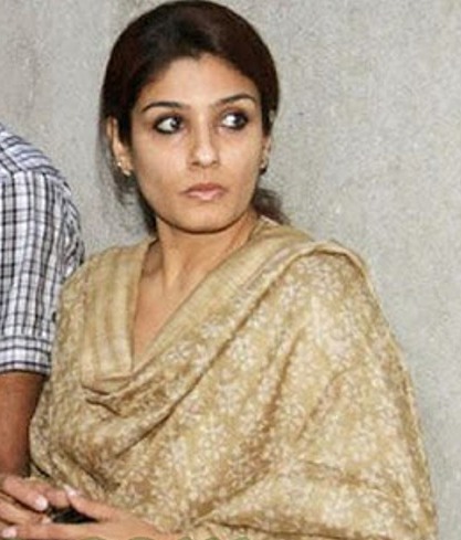 Raveena Tandon, Benazir Butto