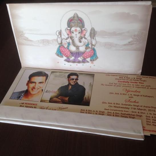 Akshay Kumar, wedding card