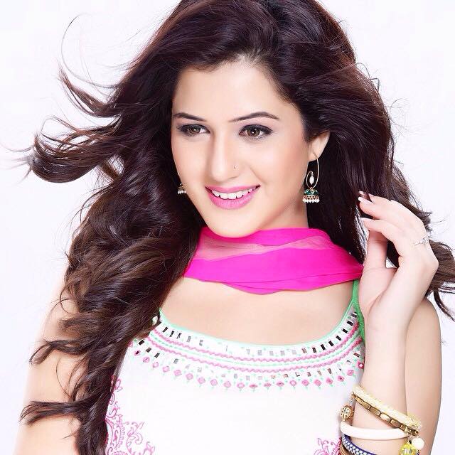 Punjabi actress Isha Rikhi wants to get romantic!