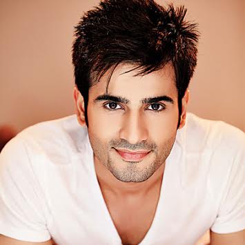 Karan Tacker, fan