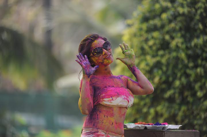 Kesariee, Holi