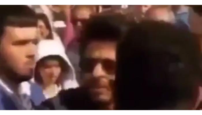 Shah Rukh Khan, fan, public, Watch video