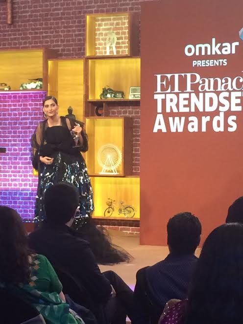 Sonam Kapoor, awarded, ET Panache, Trendsetter Award 2016