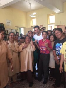 Varun dhawan visits Dilkhush