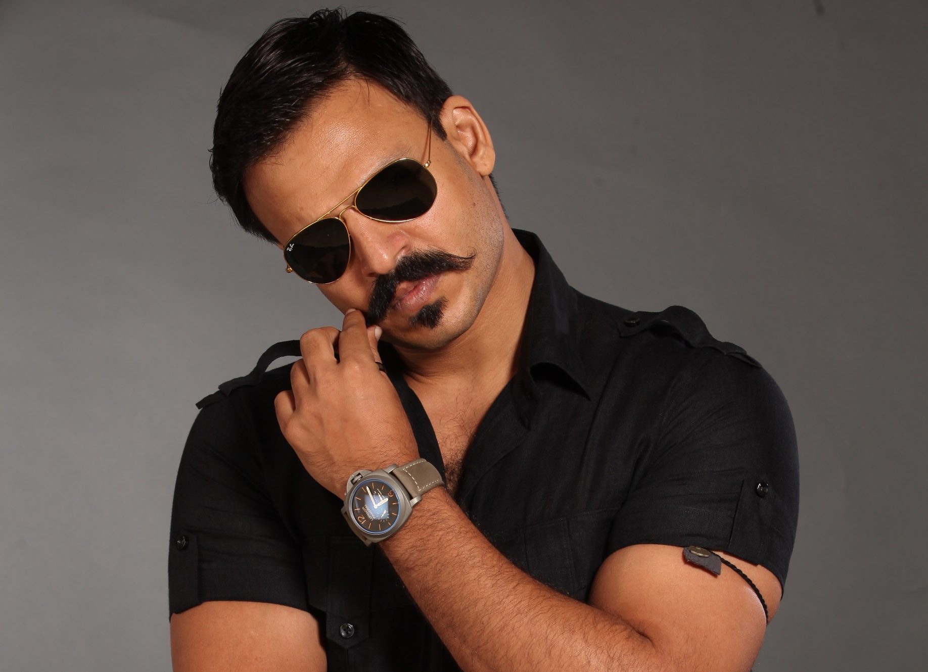 Vivek Oberoi,father,Suresh Oberoi