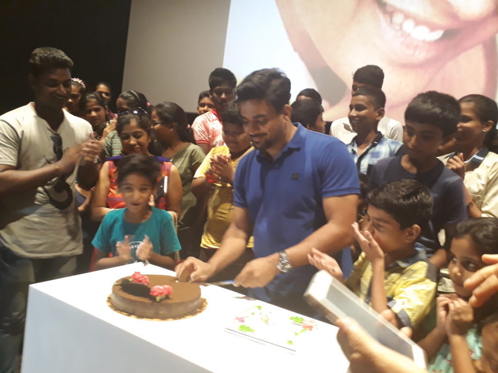 R Madhavan,celebrate,birthday,fans