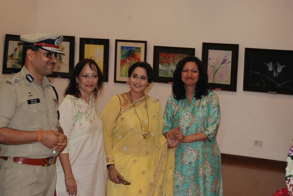 Actress,Nishigandha Wad,inaugurates,Mamta Gogte art Exhibition,Brushful of Colours