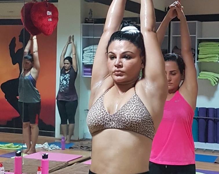 Yoga Day 2017,Rakhi Sawant,hot yoga,Ramdev yoga