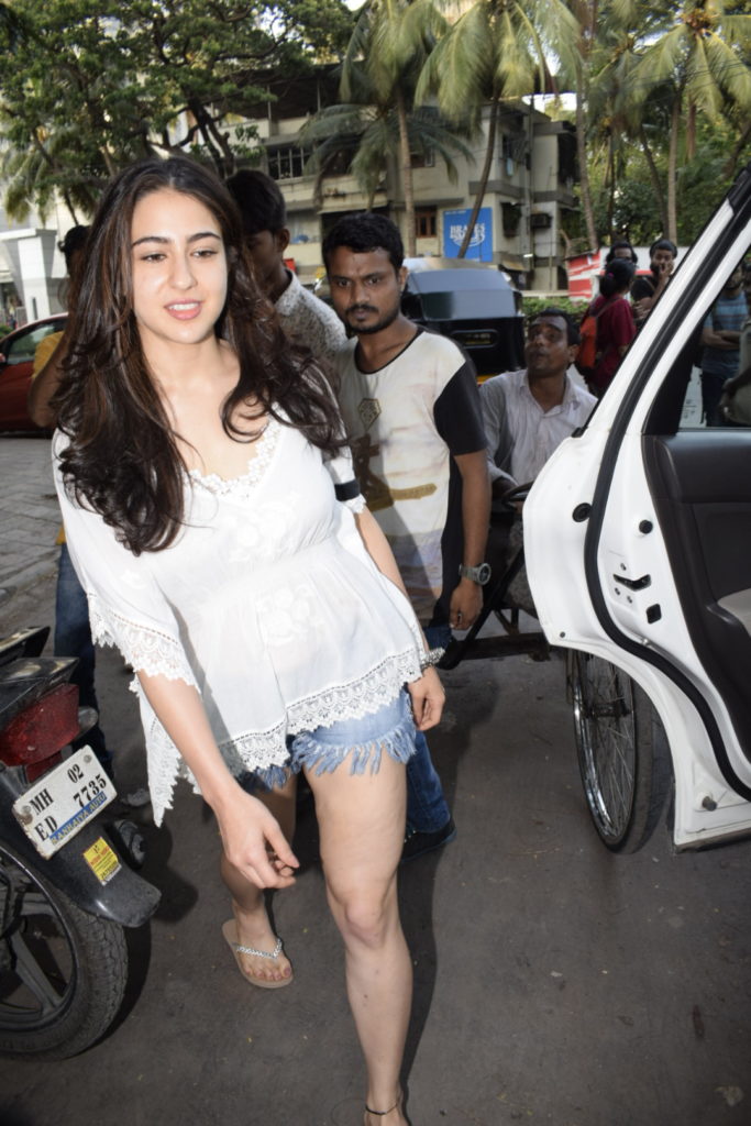 PHOTOS, Sara Ali Khan, Amrita Singh, Kromakay Salon Juhu