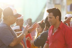 Varun Dhawan shares wholesome BTS clicks from Coolie No. 1 with director dad David Dhawan