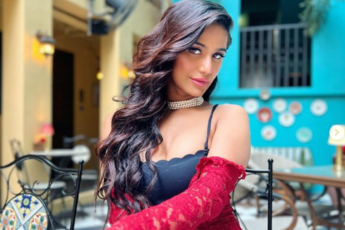 Poonam Pandey, Poonam Pandey upcoming movie, Poonam Pandey 9xmovies gift, Poonam Pandey instagram